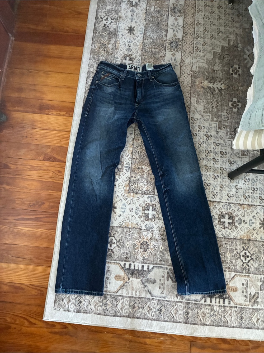 Like new Ariat Men's Dark Indigo Jeans